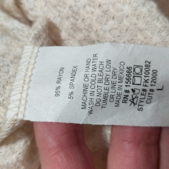 Free Kisses Women's Crop Knit Top Size Large - Picture 8 of 8